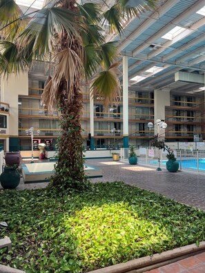 Terrace/patio - The Lodge Hotel and Banquets (Bridgeton)