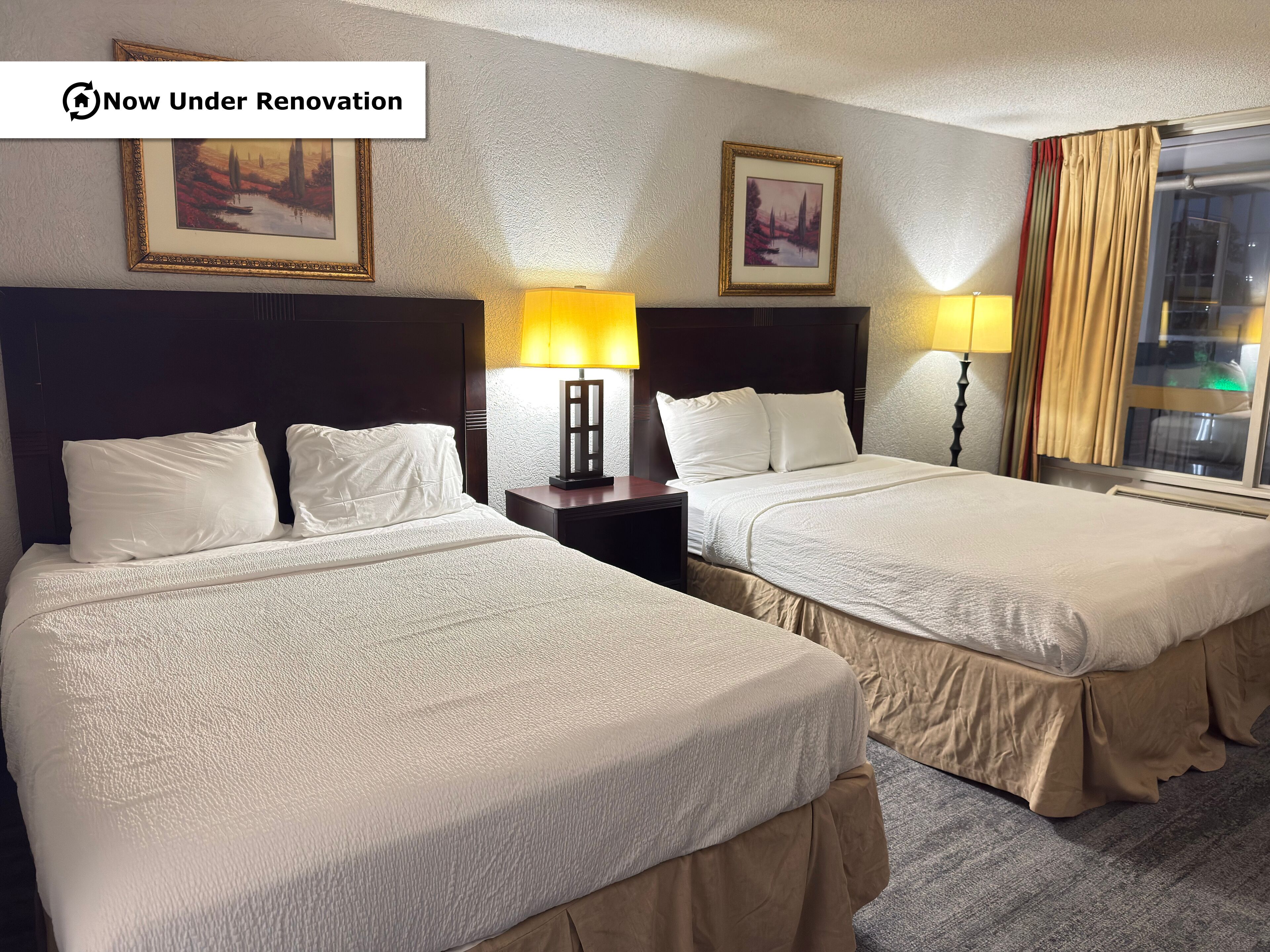 Escritorio, espacio para trabajar con laptop y wifi gratis 