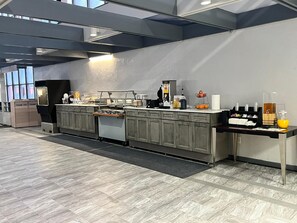 Free daily full breakfast  - The Lodge Hotel and Banquets (Bridgeton)