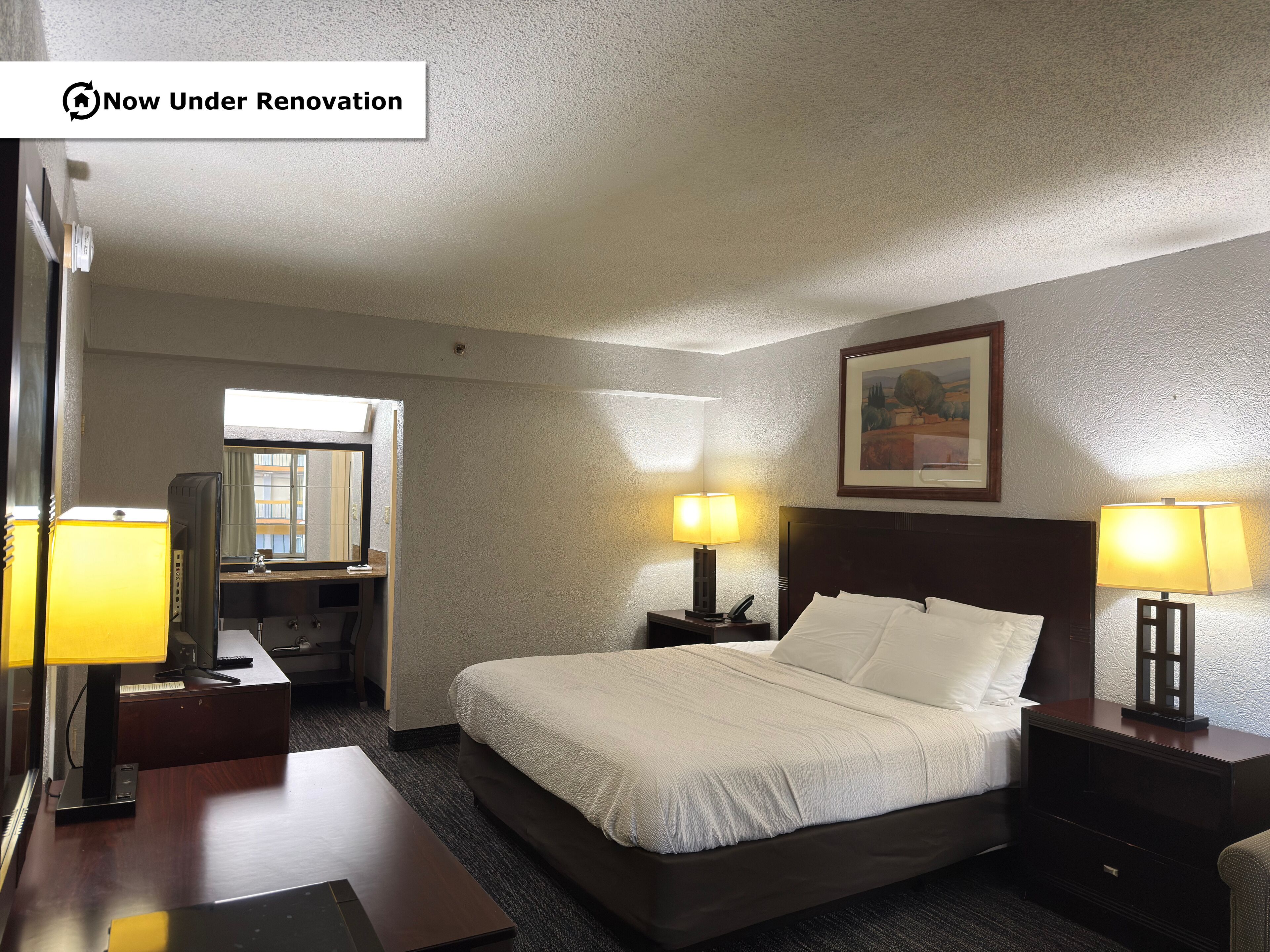 Escritorio, espacio para trabajar con laptop y wifi gratis 