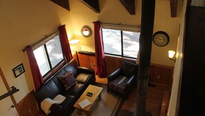 Living room - Tahoma Lodge (Tahoma)