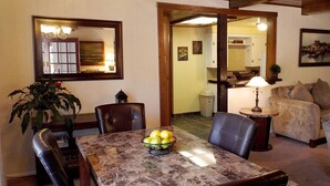 In-room dining - Tahoma Lodge (Tahoma)