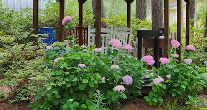 The White House on Freedom Way