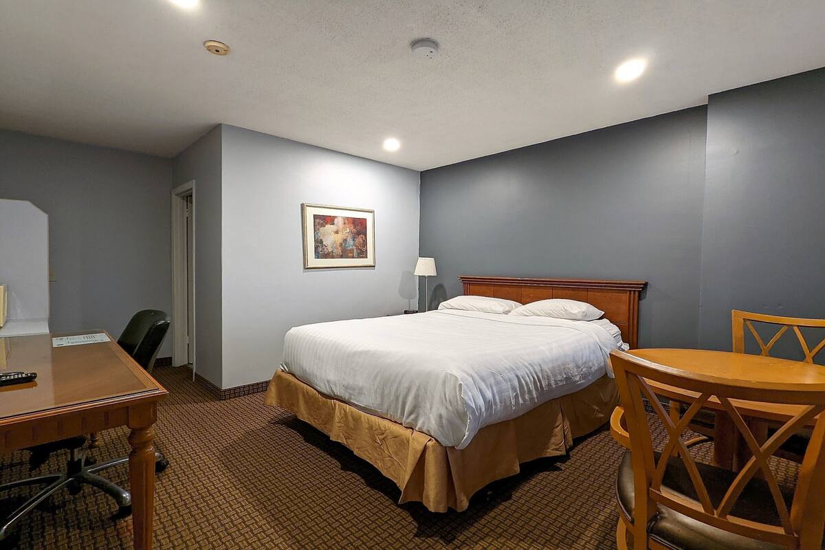 書桌、隔音、熨斗/熨衣板、折疊床/加床