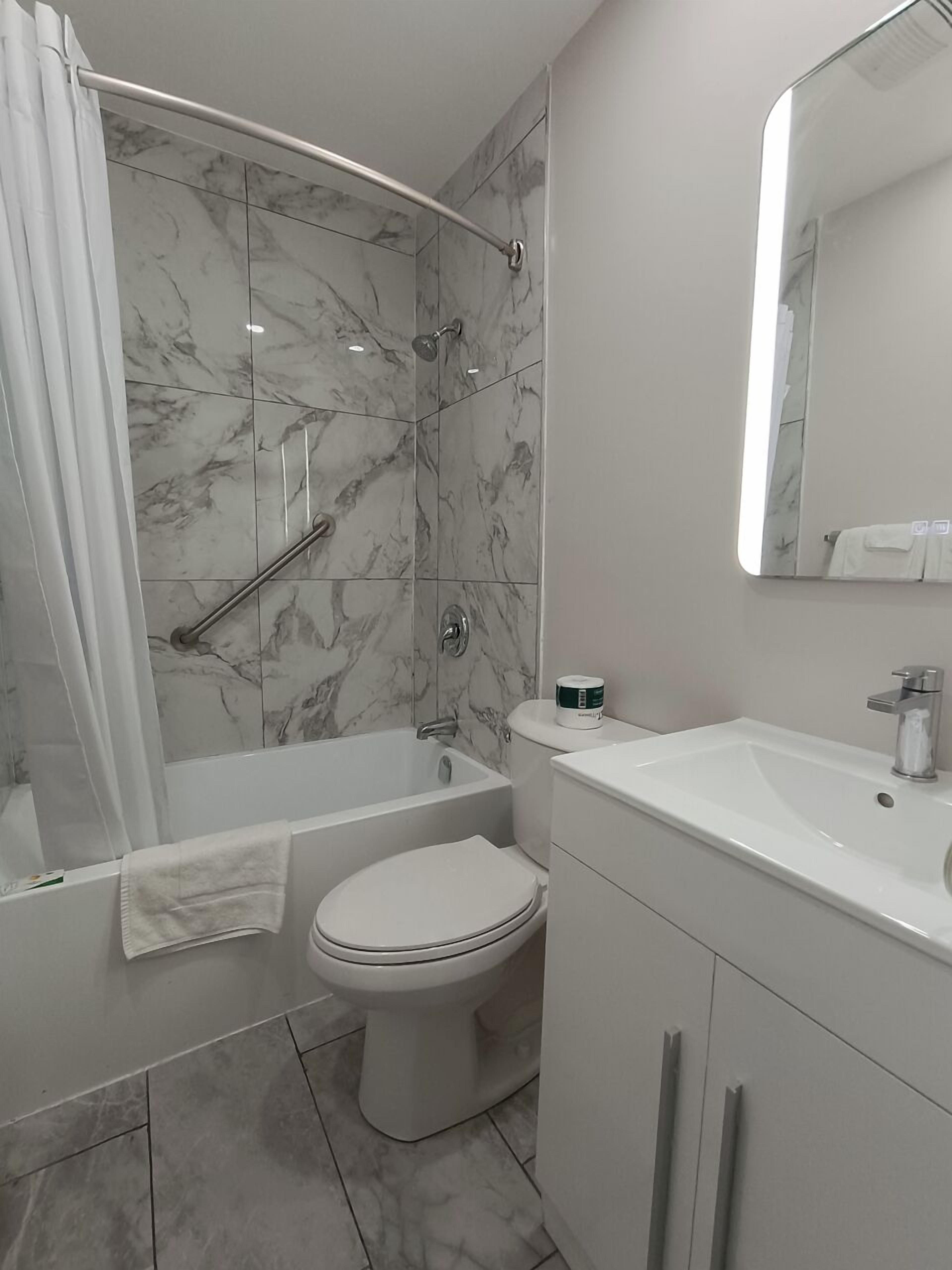 Single Room, 1 Queen Bed | Bathroom | Combined shower/tub, deep soaking tub, hair dryer, towels