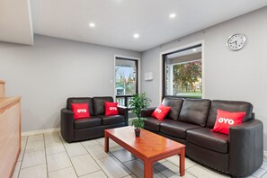 Lobby - First Canada Inn Cornwall (Cornwall)