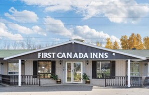 Front of property - First Canada Inn Cornwall (Cornwall)