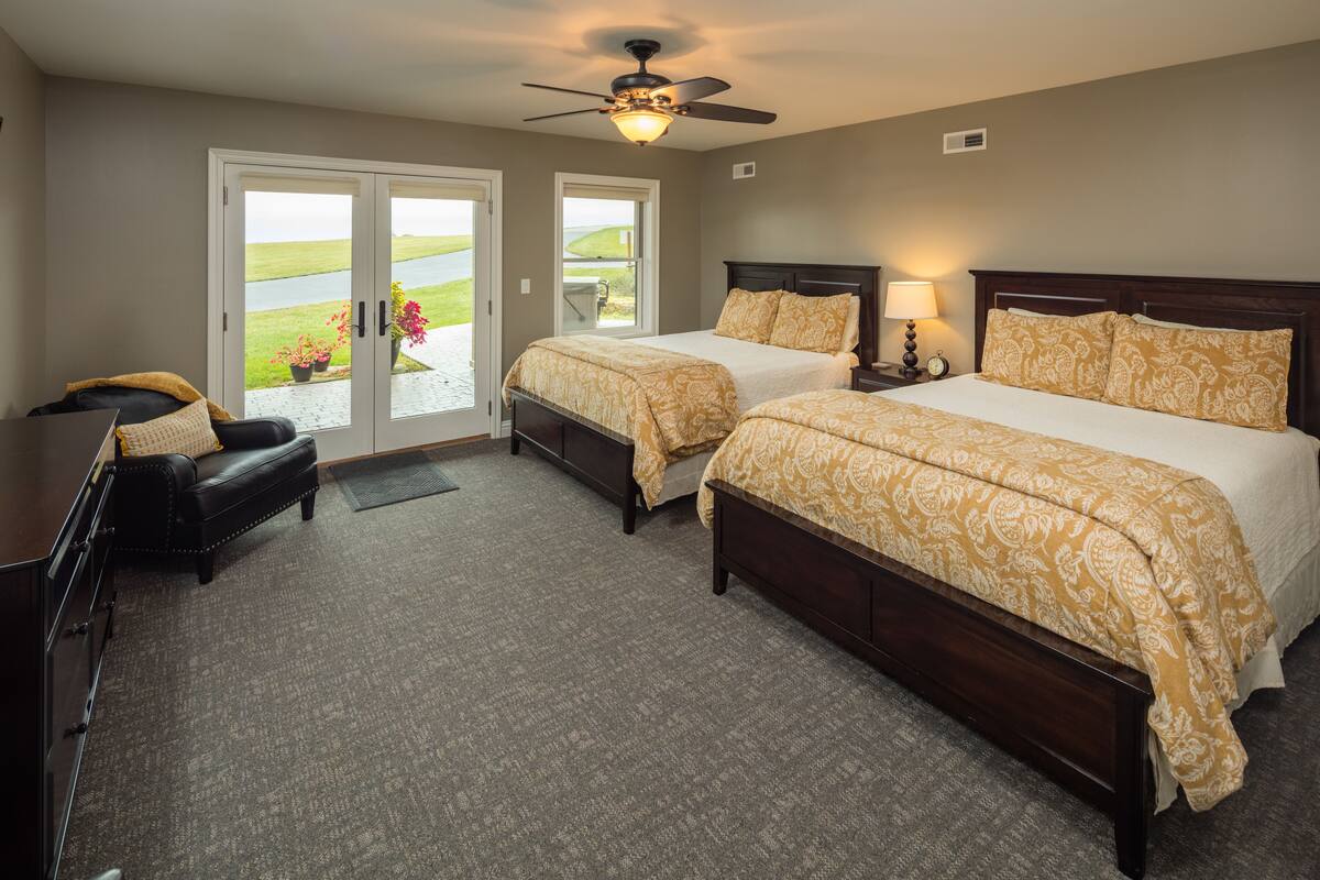 apartment, 3 bedrooms, garden view | individually decorated, individually furnished, iron/ironing board