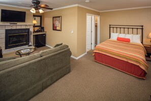 Habitación, 1 cama Queen size, hidromasaje | Decoración personalizada y muebles diferentes 