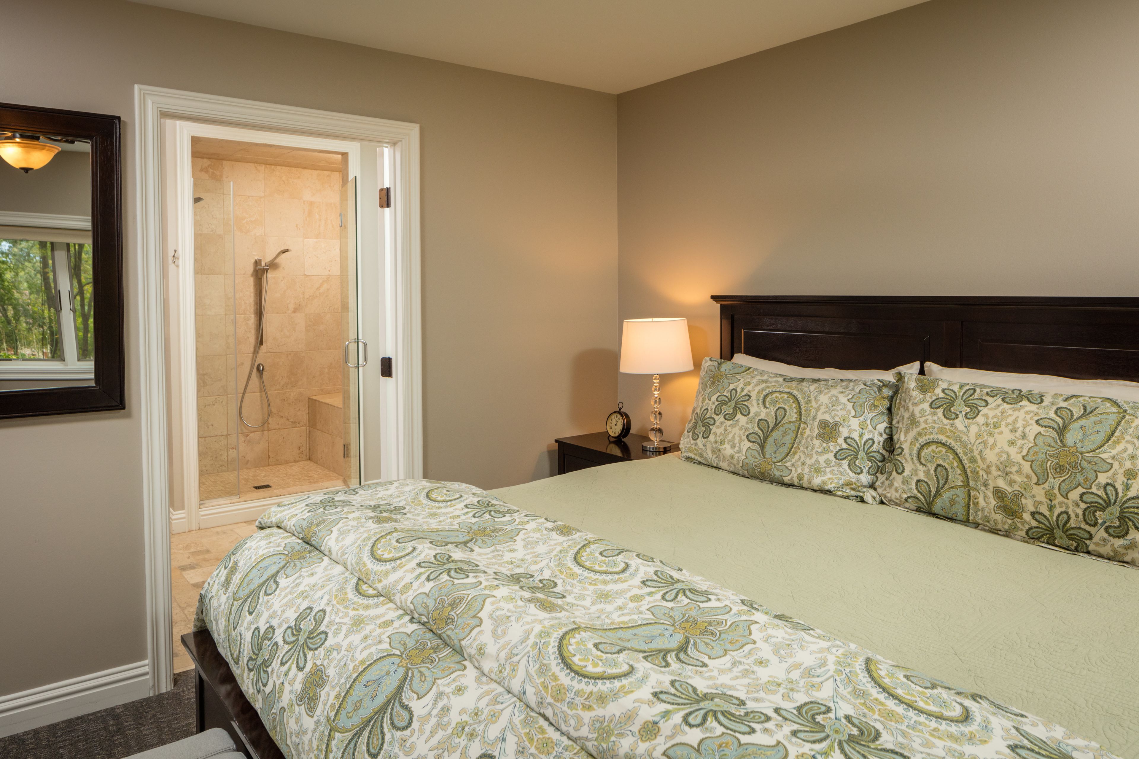 apartment, 3 bedrooms, garden view | individually decorated, individually furnished, iron/ironing board