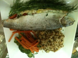 تقديم الغداء والعشاء