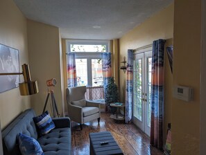 City Apartment, 1 Bedroom, Harbour View | Living area