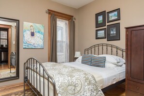 Classic Apartment, 3 Bedrooms, Garden Area | 3 bedrooms, Egyptian cotton sheets, premium bedding, down duvets - Chicago Guest House Wrigleyville (Chicago)