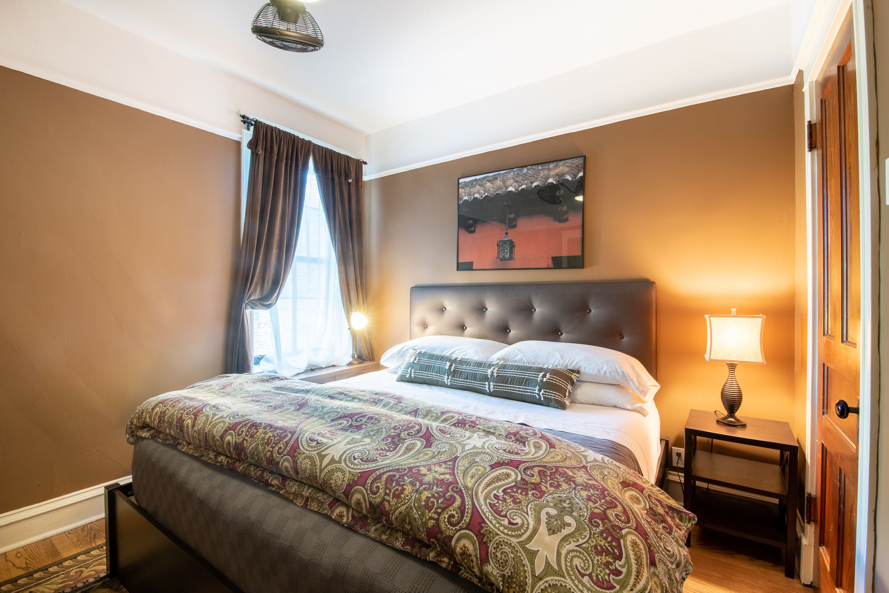 3 عدّة غرف نوم وأغطية فراش متميزة وألحفة محشوة بالريش