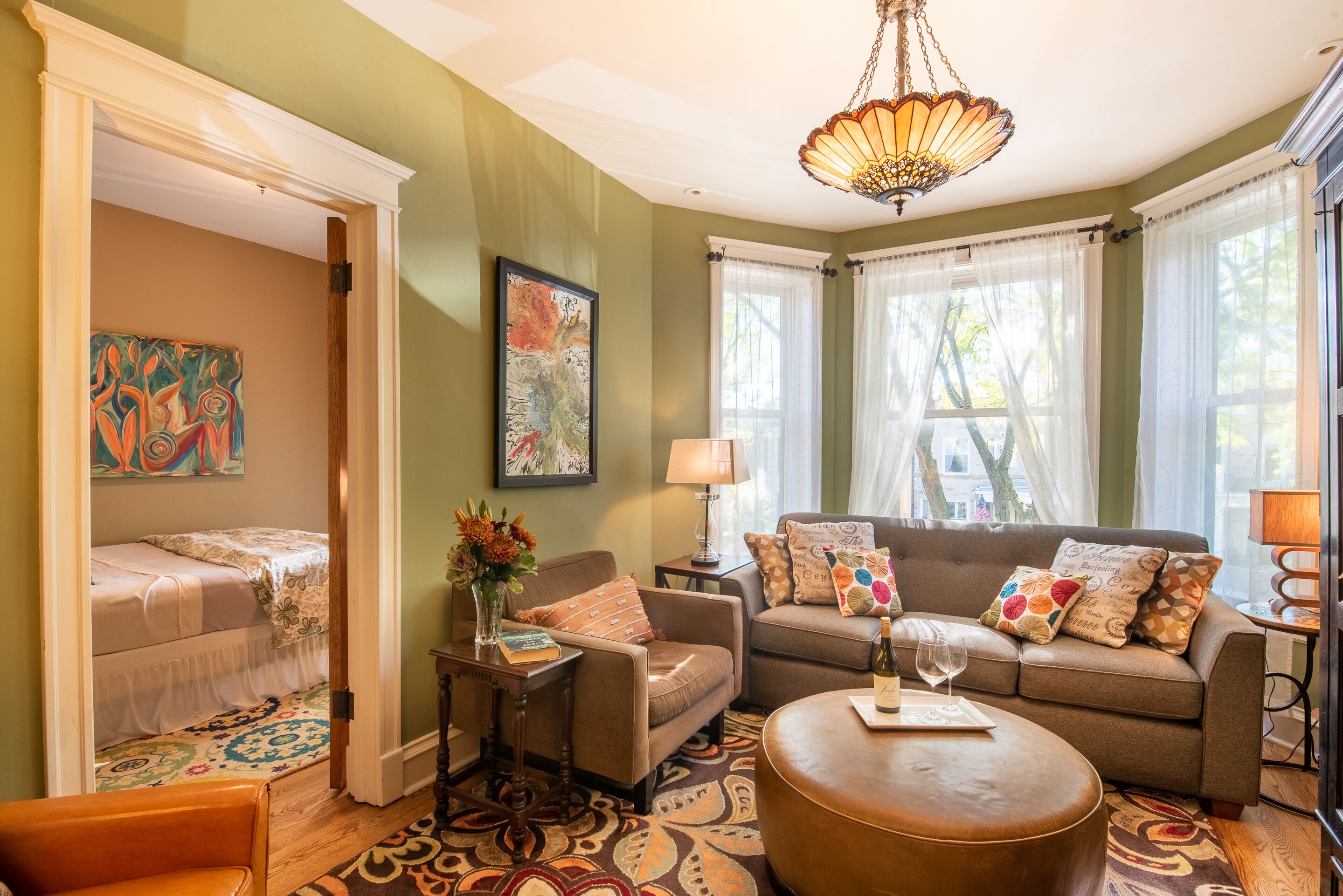 Flat-screen TV, Netflix, first-run movies, pay movies