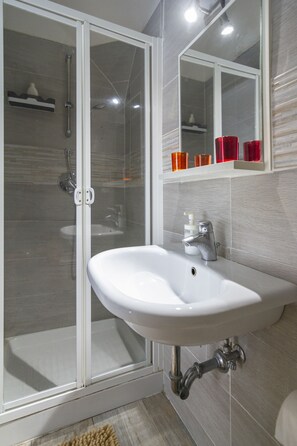 أغطية فراش متميزة وبديكورات فريدة لكل غرفة وطراز فريد لكل وحدة ومكتب