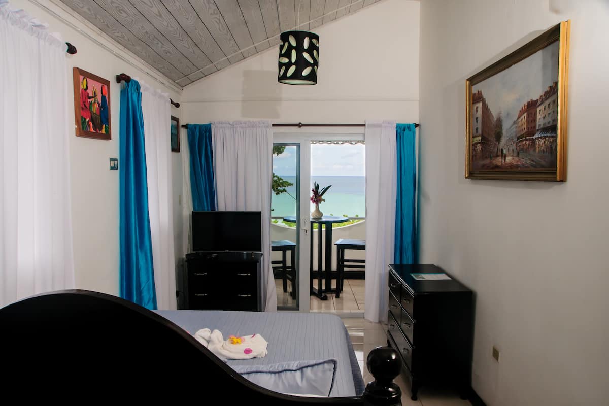 1 habitación, muebles diferentes y cortinas blackout