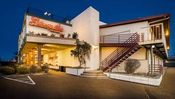 A Gateway Inn hotel with a prominent entrance, a staircase, and a parking lot.