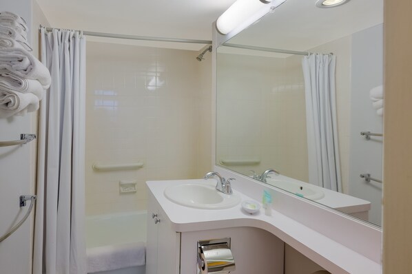 免費盥洗用品、吹風機、毛巾