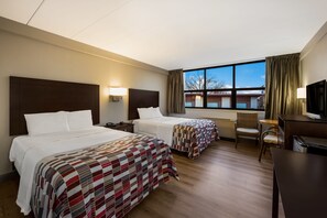 書桌、免費無線上網、床單