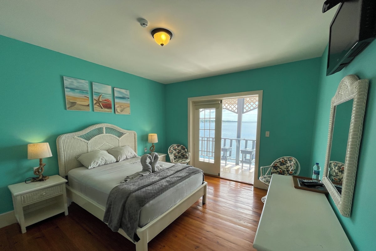 Double Room, Ocean View | Desk, WiFi (free), bed sheets