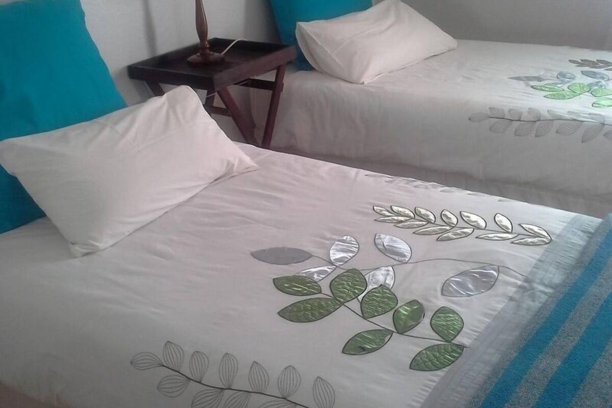 Caja de seguridad en la habitación, sistema de insonorización y cunas