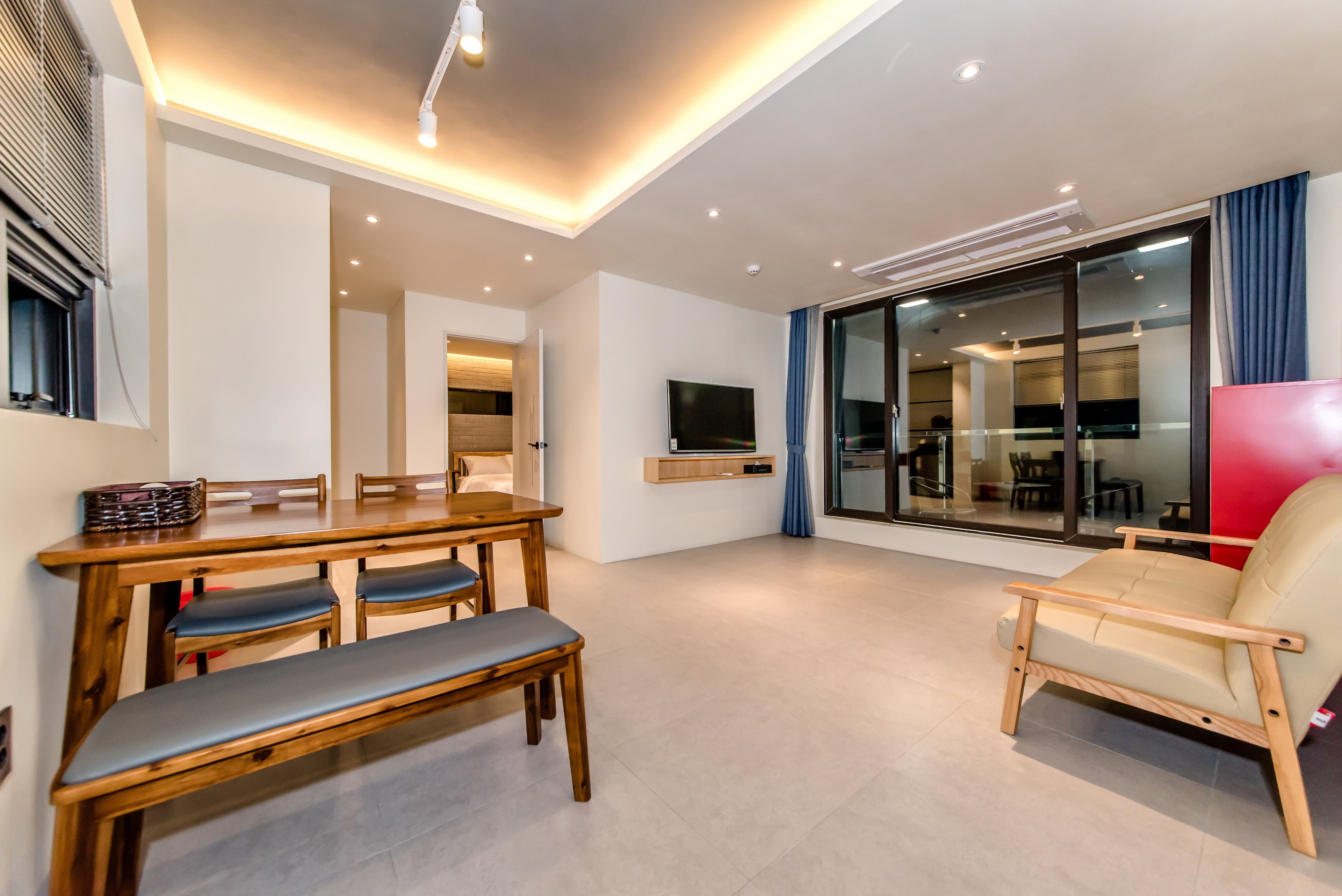 family room (spa, pet unfriendly) | living room | tv, pay films