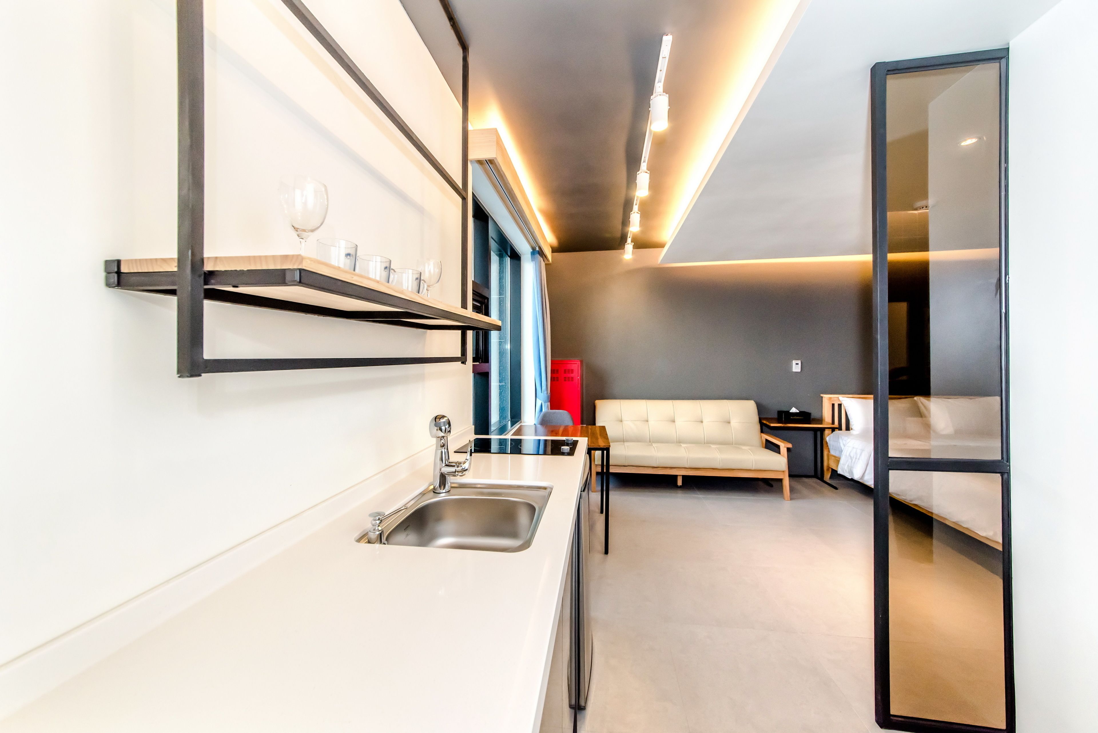 deluxe room (spa, pet unfriendly) | private kitchen | fridge, microwave, electric kettle, rice cooker