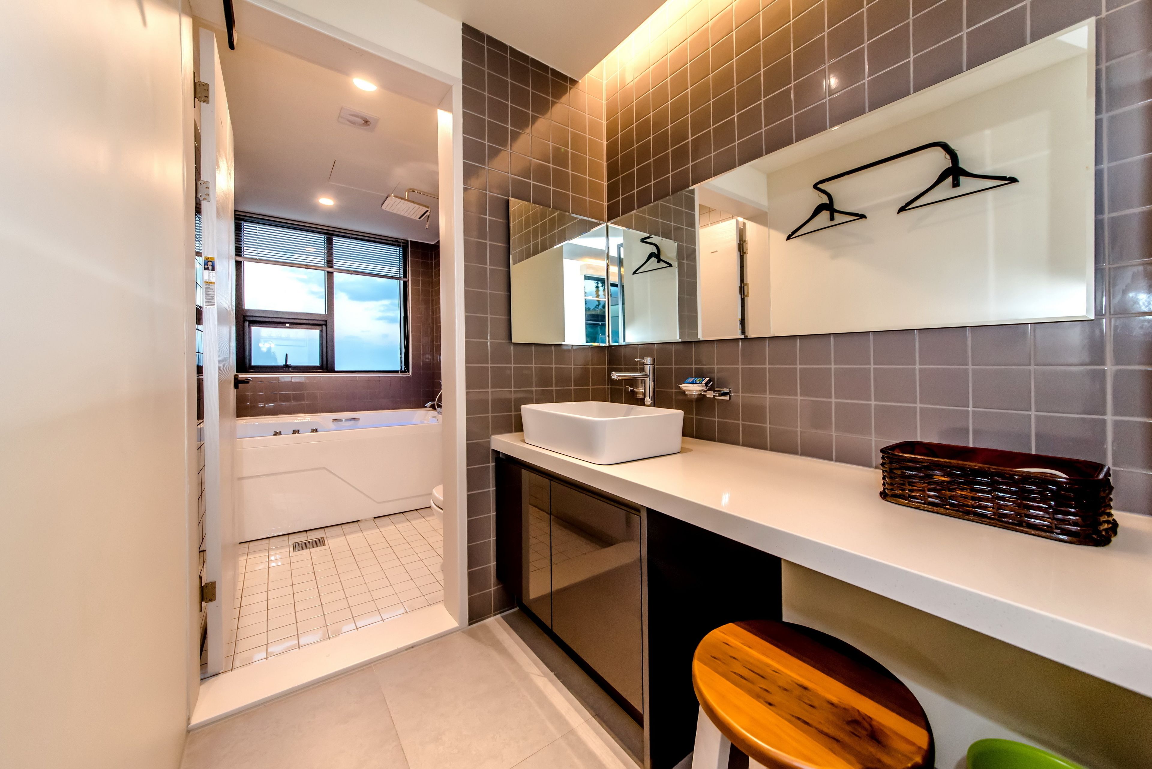 deluxe room (spa, pet unfriendly) | bathroom sink