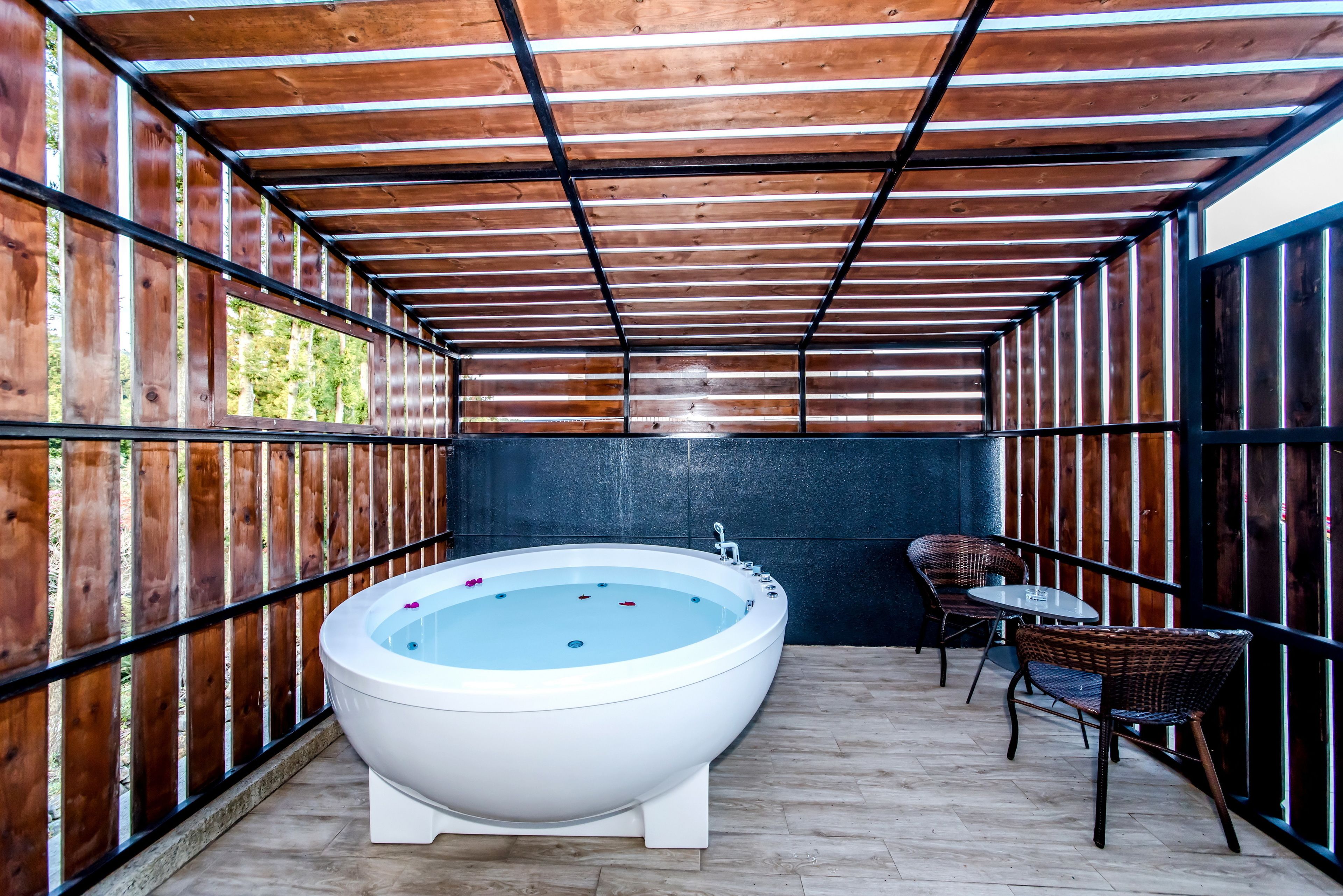 premium spa room | jetted bathtub