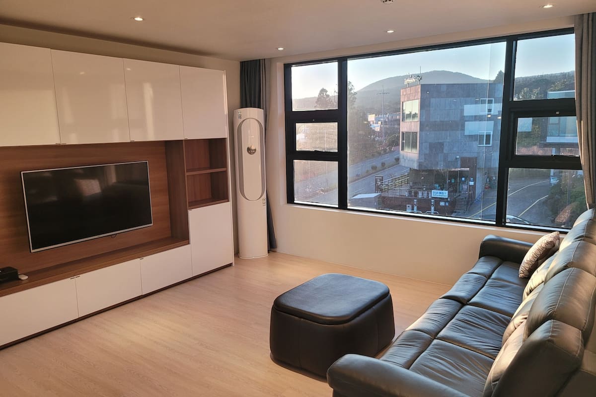 Grand family-3rd floor | Verduisterende gordijnen, gratis wifi, beddengoed