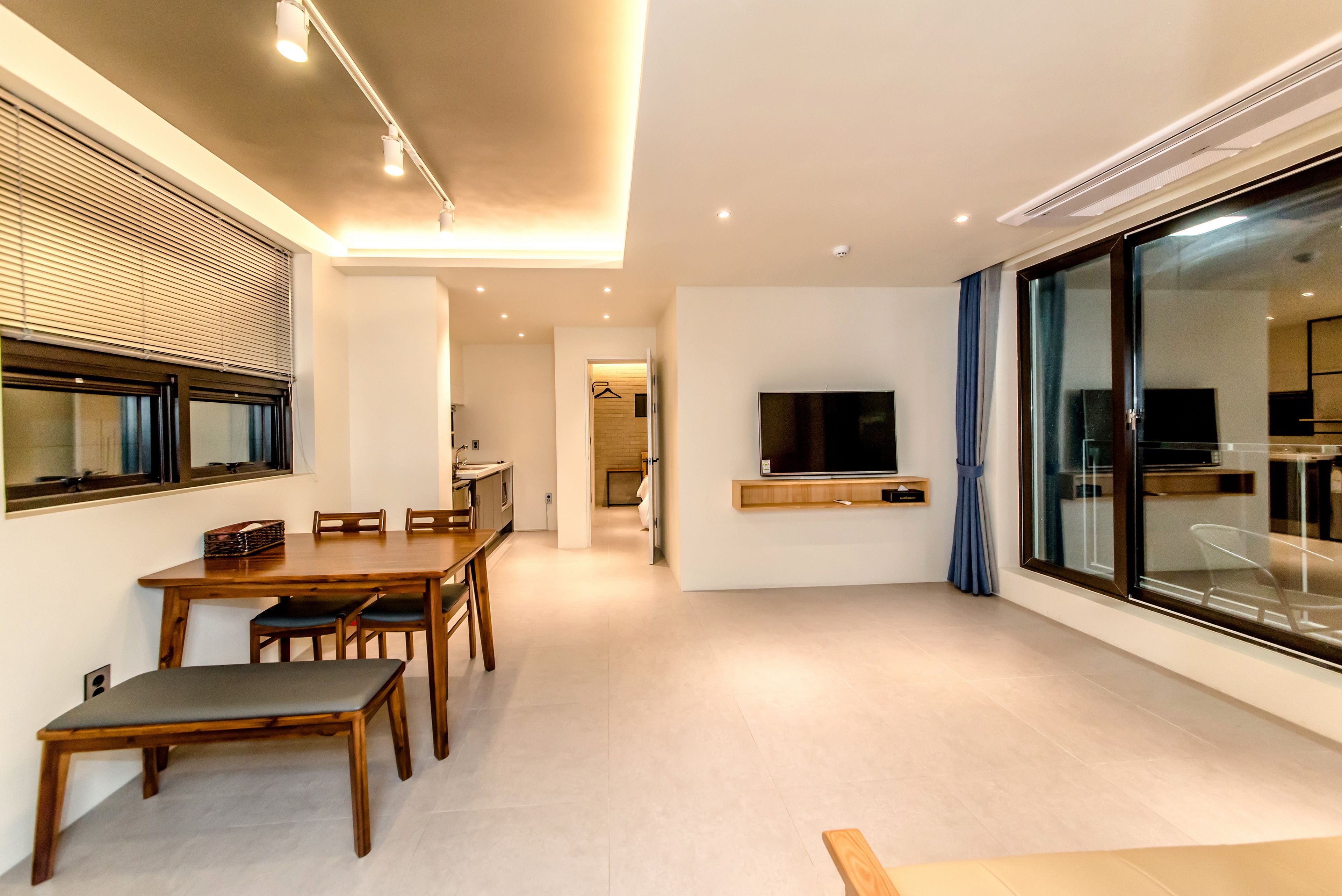 family room (spa, pet unfriendly) | living room | tv, pay films