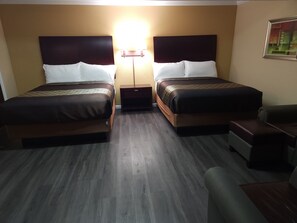 Premium bedding, iron/ironing board, free WiFi, bed sheets - Galaxie Motel (Philomath)