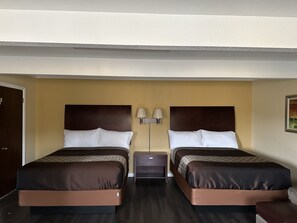 Premium bedding, iron/ironing board, free WiFi, bed sheets - Galaxie Motel (Philomath)