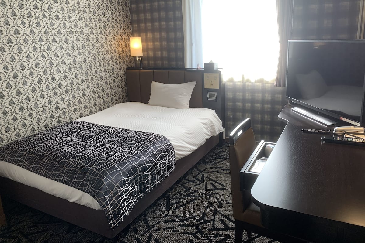 Donzen dekbedden, een bureau, gratis wifi, beddengoed