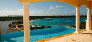 Piscina a sfioro