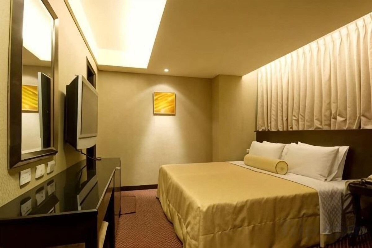 Desk, blackout drapes, WiFi (free), bed sheets