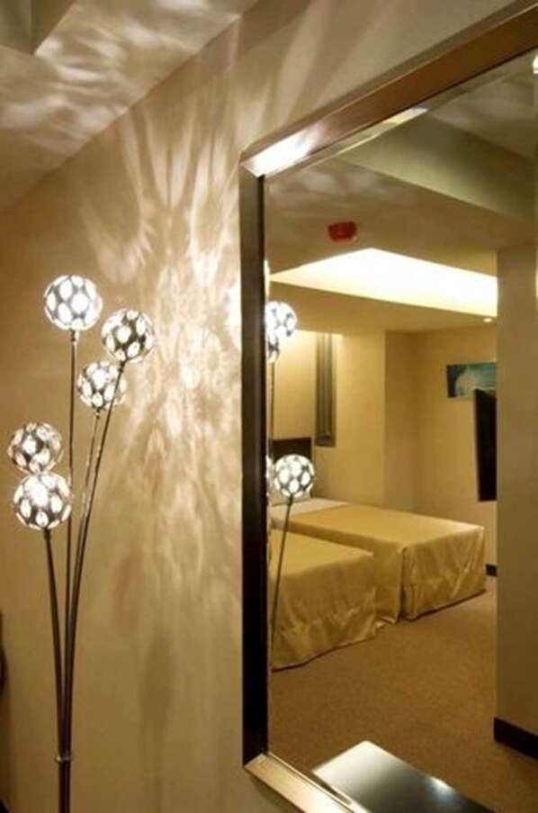 三人房 | 書桌、遮光布/窗簾、免費無線上網、床單