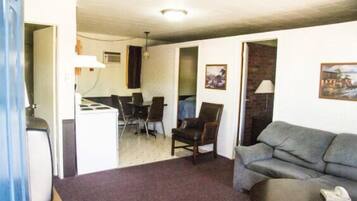 Signature Suite, 2 Bedrooms | Living area