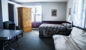 Signature Suite, 2 Bedrooms | Free WiFi - Southsider Motel (Kincardine)