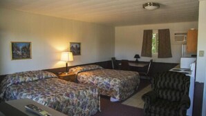 Standard Room, 2 Double Beds | WiFi (free) - Southsider Motel (Kincardine)