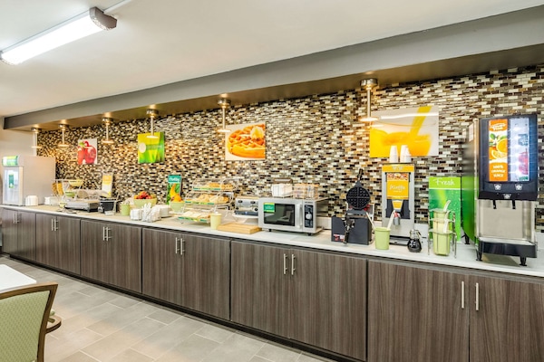 Free daily continental breakfast