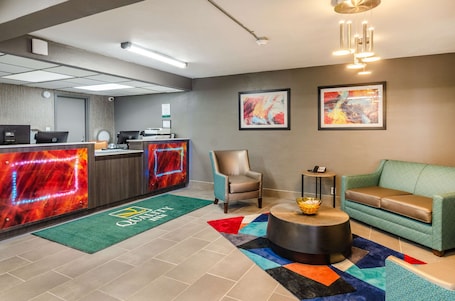 Lobby. Quality Inn Bristol Pinnacle Area