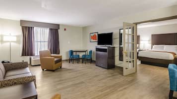 Suite, 2 queensize bedden, niet-roken | Een bureau, een strijkplank/strijkijzer, gratis wifi, beddengoed