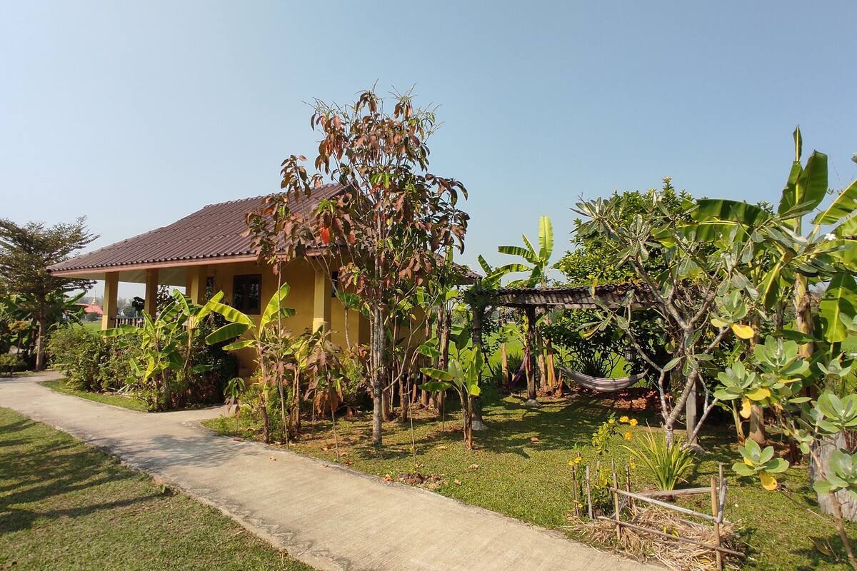 Double Bungalow | Két bảo mật tại phòng, bàn, khu vực làm việc phù hợp cho laptop 