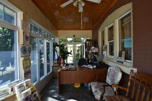 Reception - 10th Avenue Guest House & Suites (Hanover)