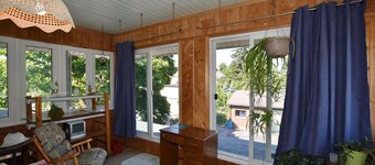 10th Avenue Guest House & Suites