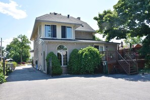 Building design - 10th Avenue Guest House & Suites (Hanover)