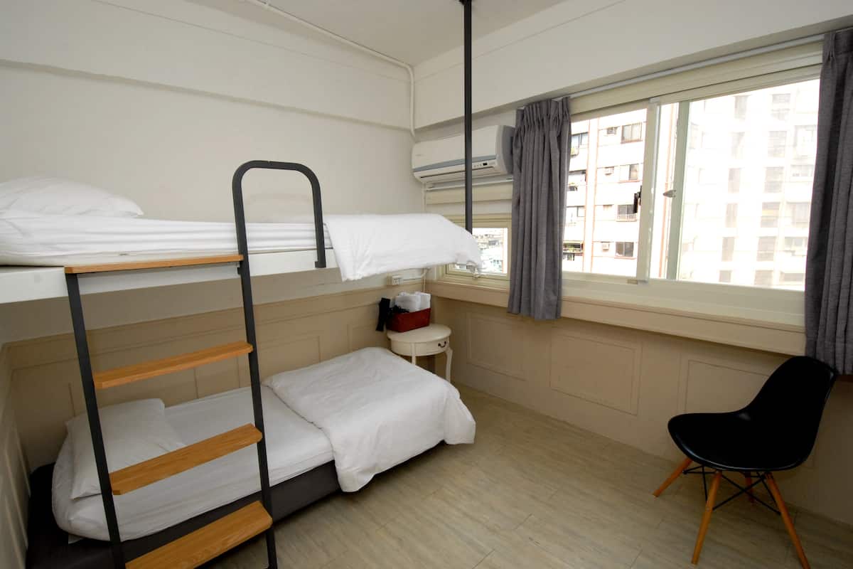 Klassieke Twin kamer | Verduisterende gordijnen, een strijkplank/strijkijzer, extra bedden