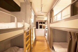 Dormitório compartilhado, somente para homens | Vista do quarto